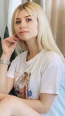 Yulia Nikolaev 1284198