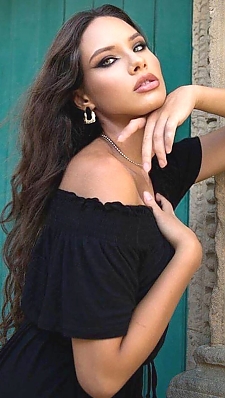 Olena Shelton 2042396