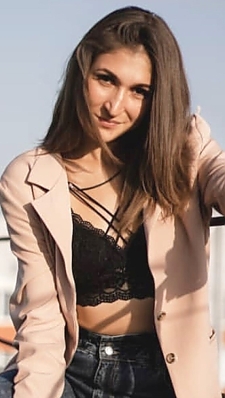Yana Kremenchuk 2091528