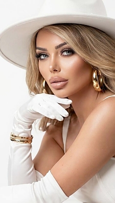 Yulia Dnipro 2365354