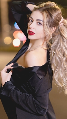 Alina Rome 2386990