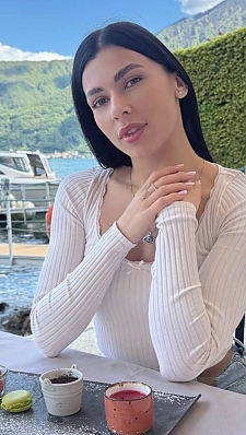 Alexandra Milan 2393919