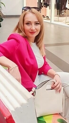 Yuliia Martinsicuro 2396779