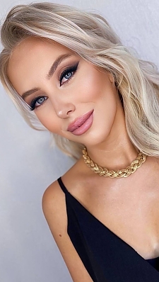 Anna Kropivnitskiy 2402948