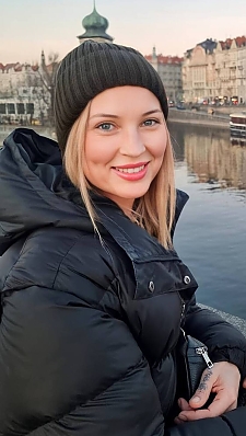Yuliia Dnipro 2403198