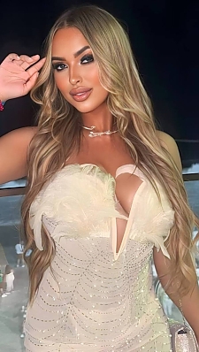 Laura Salvador 2405614